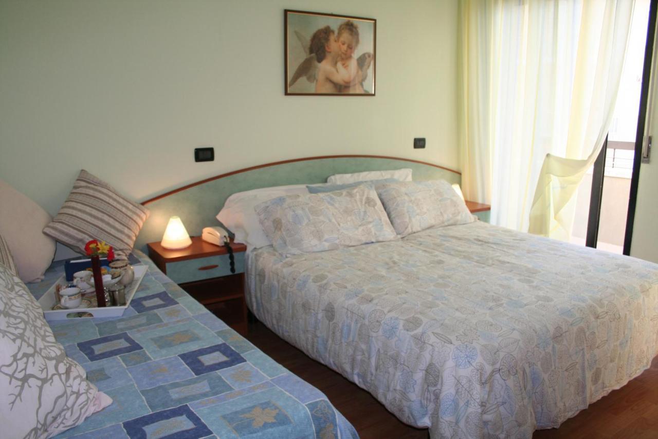 Hotel Betty Rimini Bagian luar foto