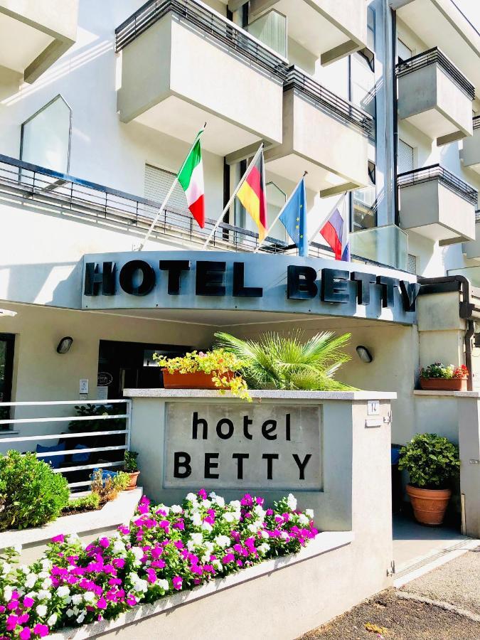 Hotel Betty Rimini Bagian luar foto