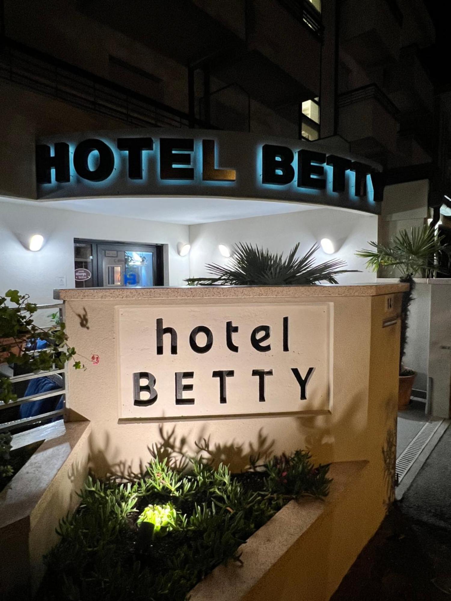 Hotel Betty Rimini Bagian luar foto