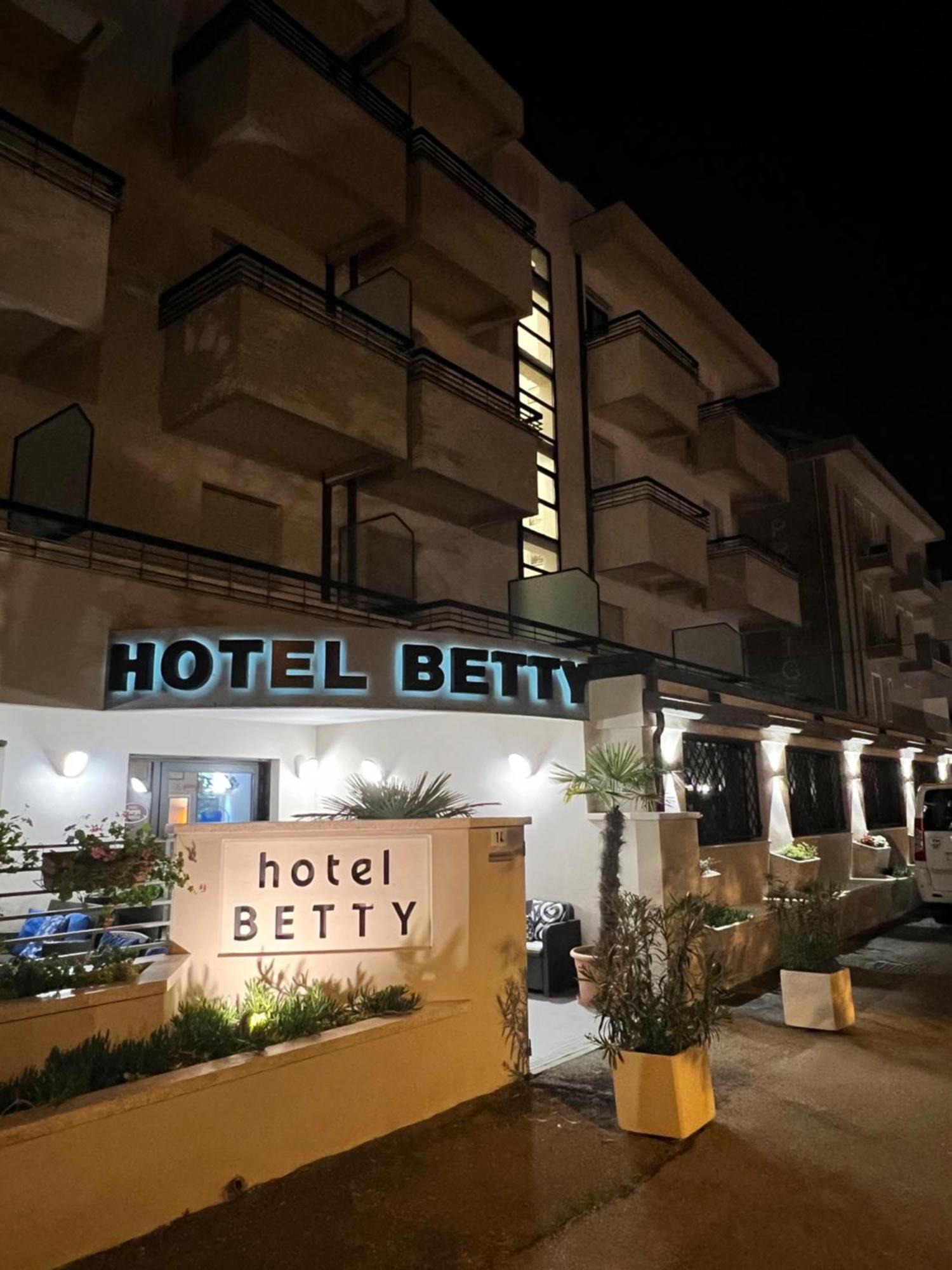 Hotel Betty Rimini Bagian luar foto